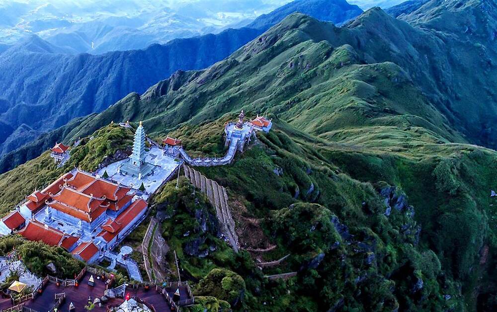 Sapa tourism must definitely go to the top of Fansipan