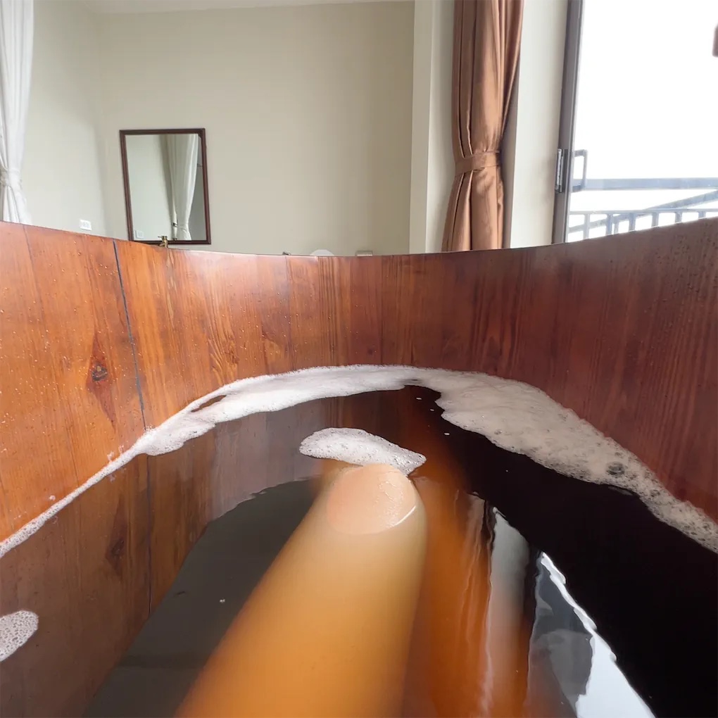 Ngâm mình trong bồn thảo dược của Halosa Spa